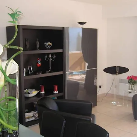 Hibiscus Apartment *